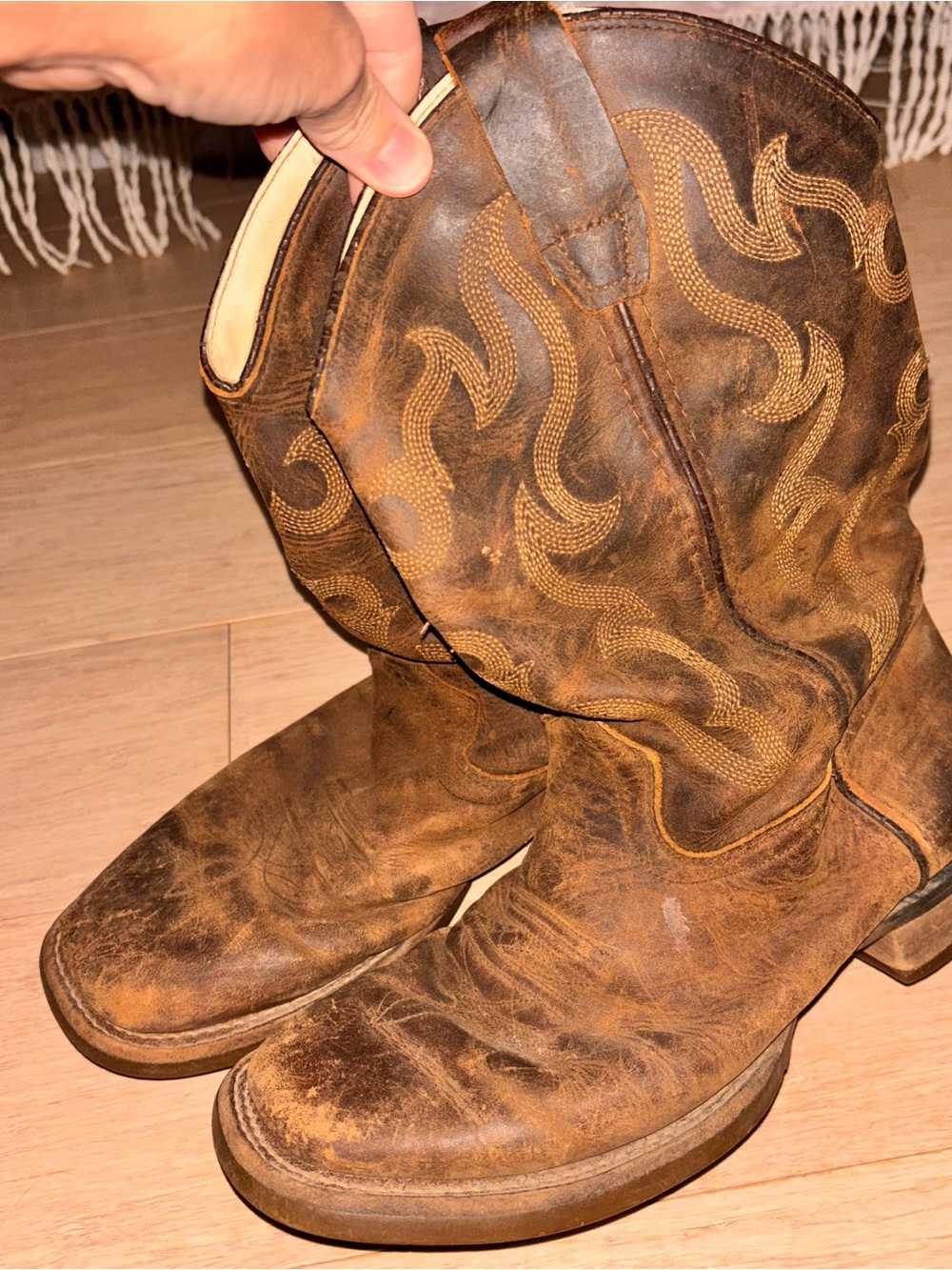Old West youth 3.5 D Brown leather cowboy boots with embroidered swirls